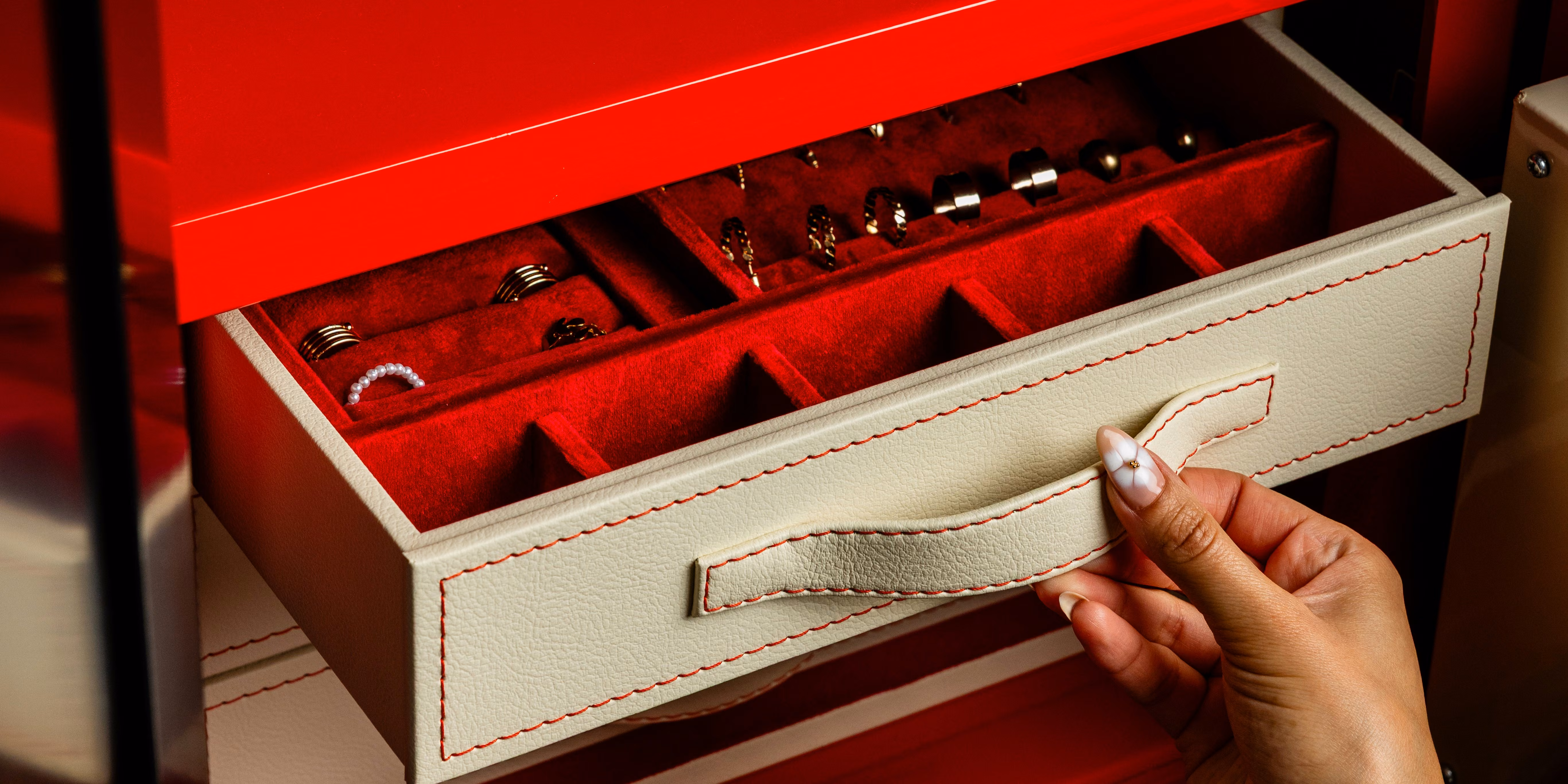 Luxuria Wardrobe Friendly Safe — Hero